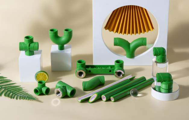 Lotus-effect self-cleaning anti-scaling PP-R pipe